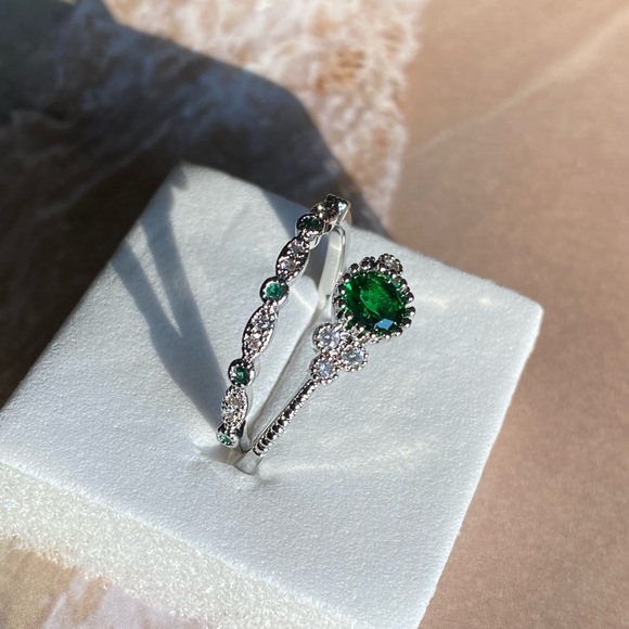 Silver double ring with green stones ✨💚💚 - Picture 8 of 10